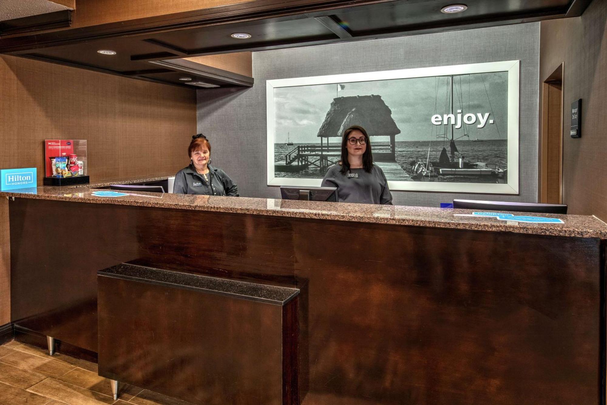 Hampton Inn Tullahoma Eksteriør bilde